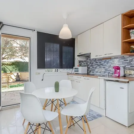 Casita Con Jardin, Bbq, Wifi, Centro Y Playa Holiday home